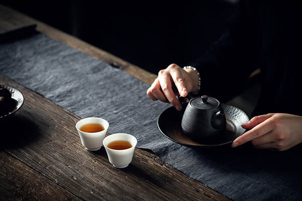 佳逸茶具 | 泡茶时到底要不要用茶滤？