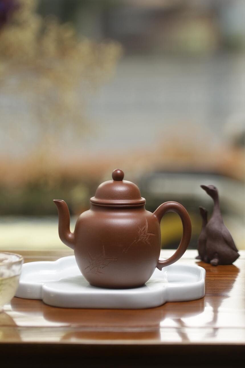 有自己喜欢的紫砂壶，泡一壶好茶，让你的生活更美好