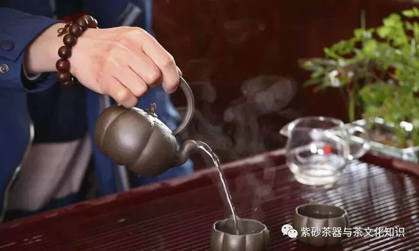 你的紫砂壶倒茶时“流口水”吗？