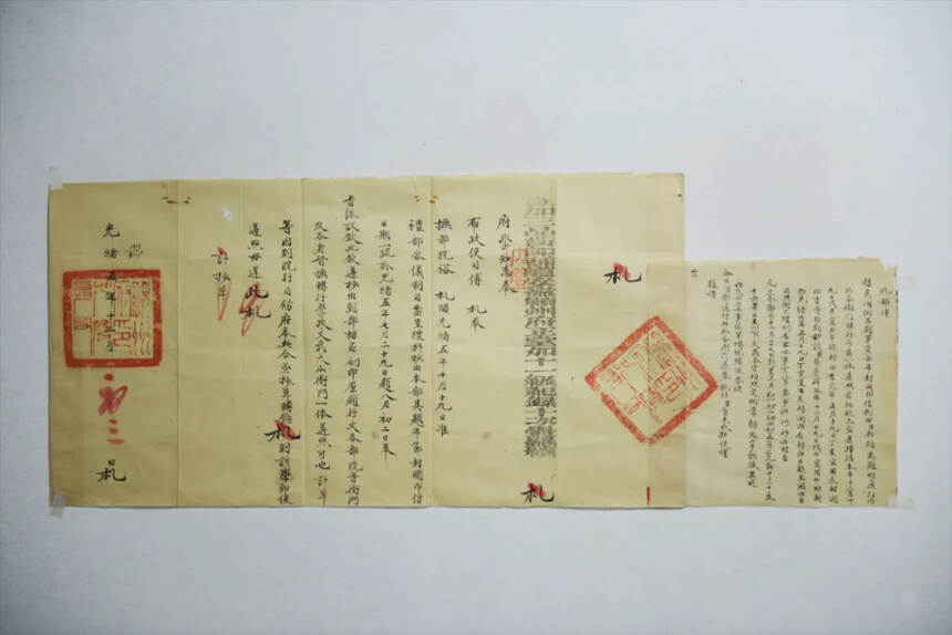 安徽中国徽州文化博物馆和宜兴市博物馆联合承办的 纸诉经年