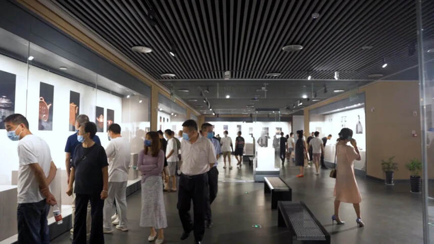“以器正名-醒石·古今紫砂精品展”在宜兴市博物馆隆重开幕