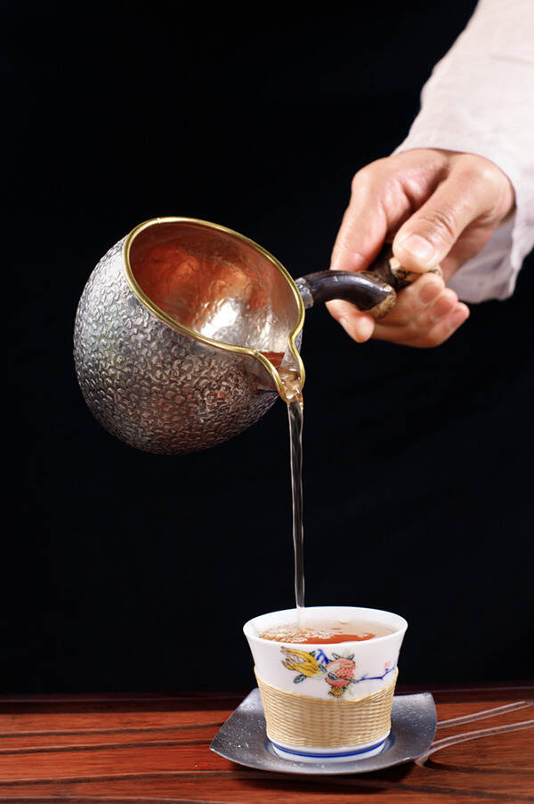 佳逸茶具 | 银壶的好处有哪些？