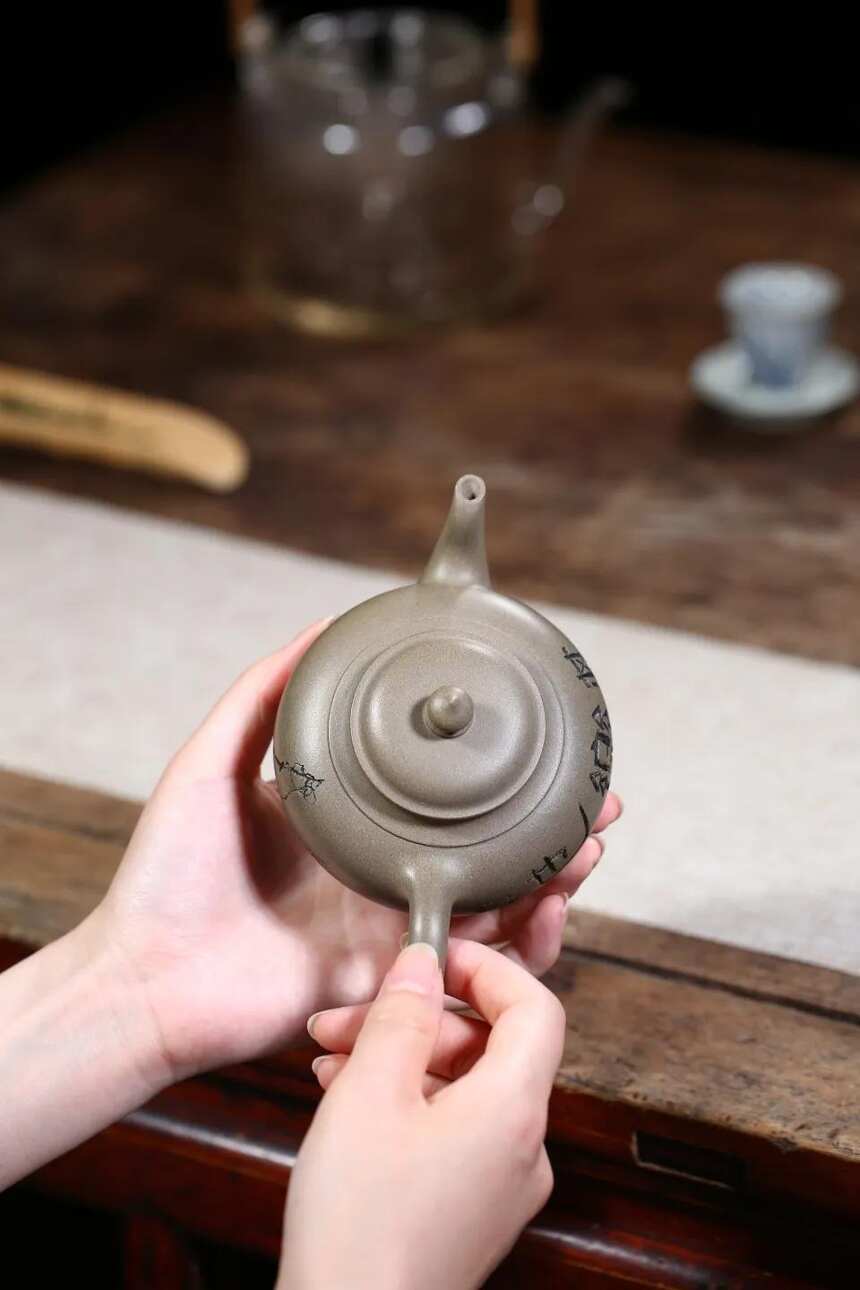 蟹壳青段「笑樱」260cc，工艺美术师，宜兴原矿紫砂茶壶