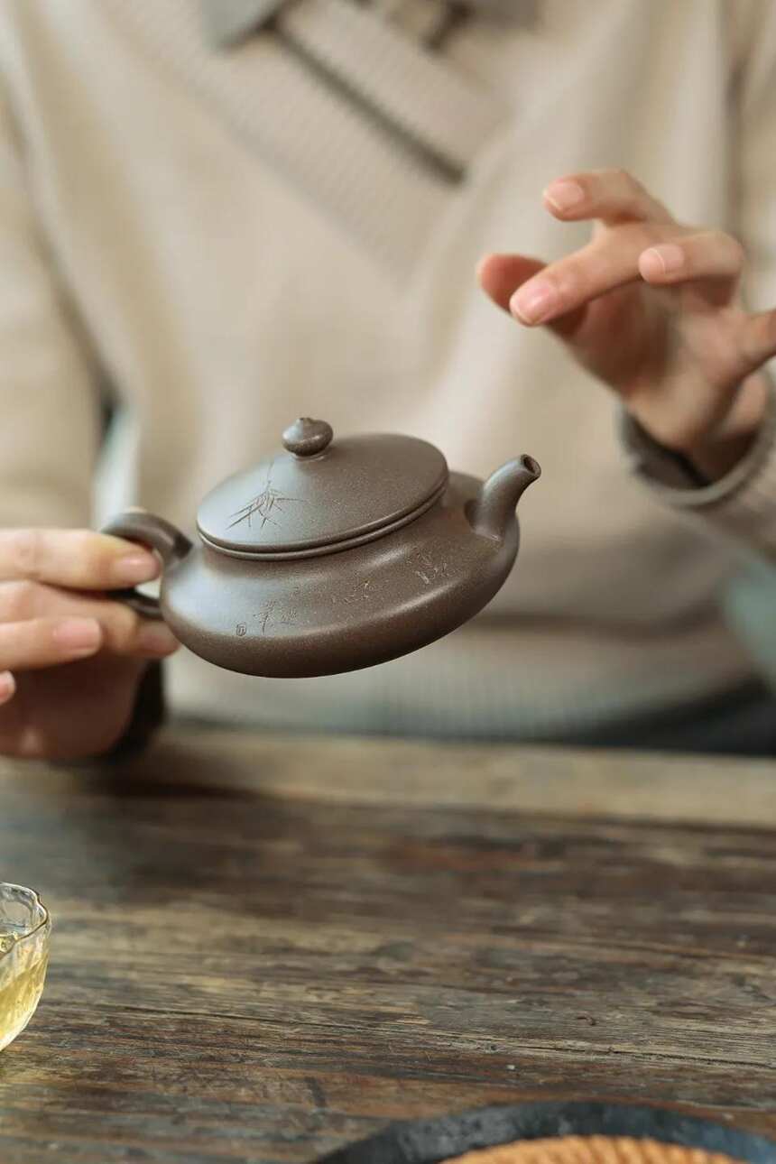 「扁腹」沈群（国助理工艺美术师）宜兴原矿紫砂茶壶