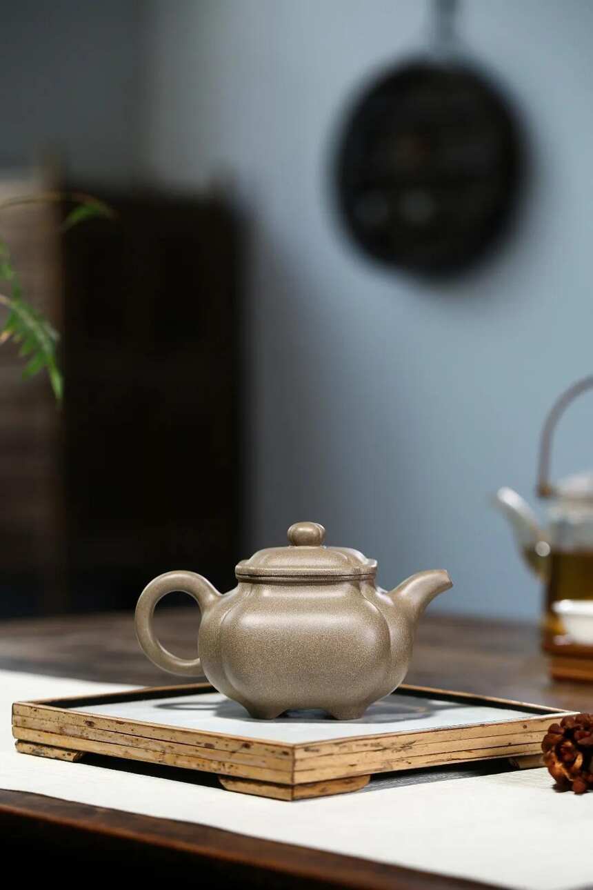 「筋纹仿古」刘彩萍（国工艺美术师）宜兴原矿紫砂茶壶