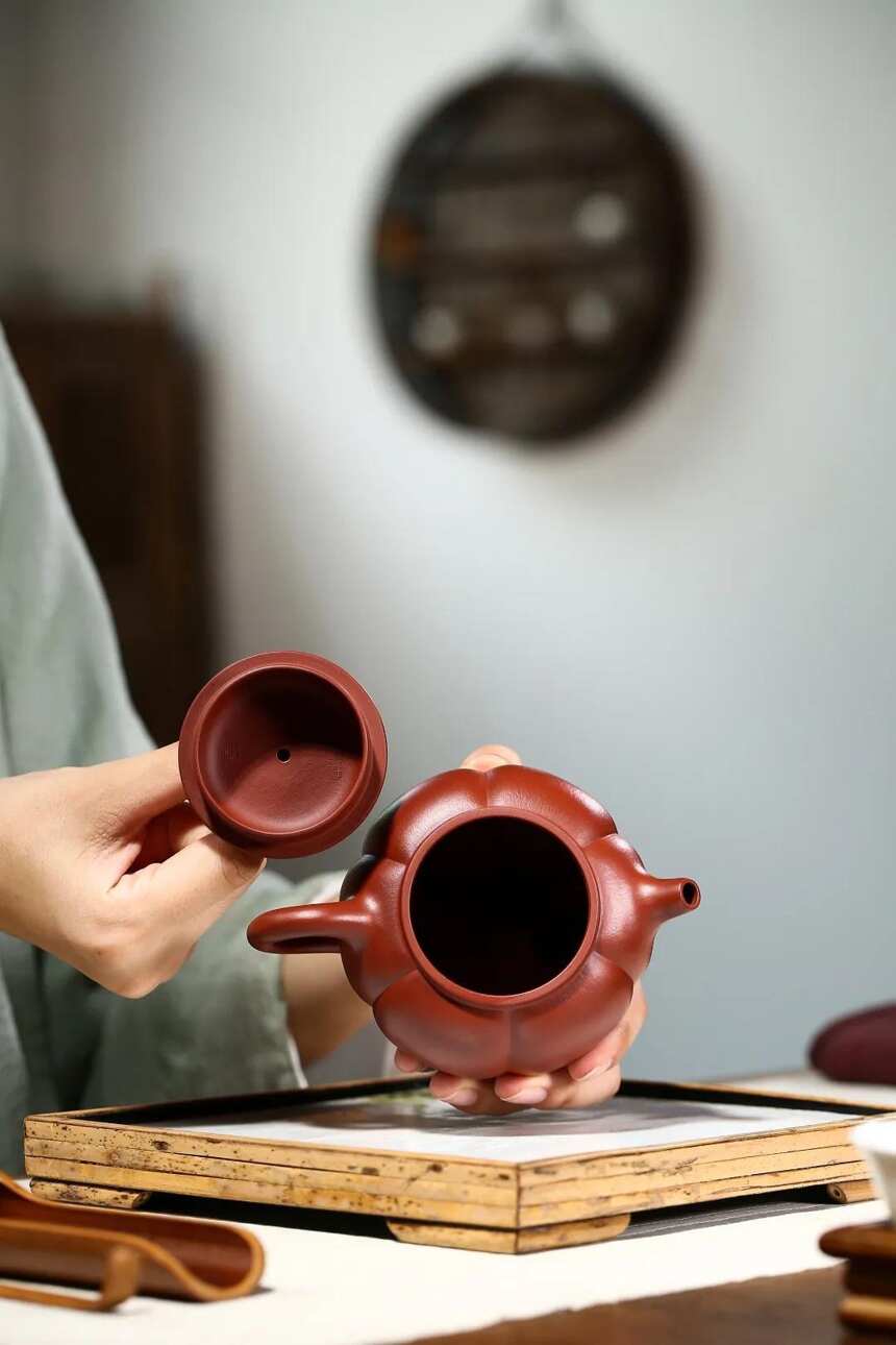 「茄瓜」刘彩萍（国工艺美术师）宜兴原矿紫砂茶壶