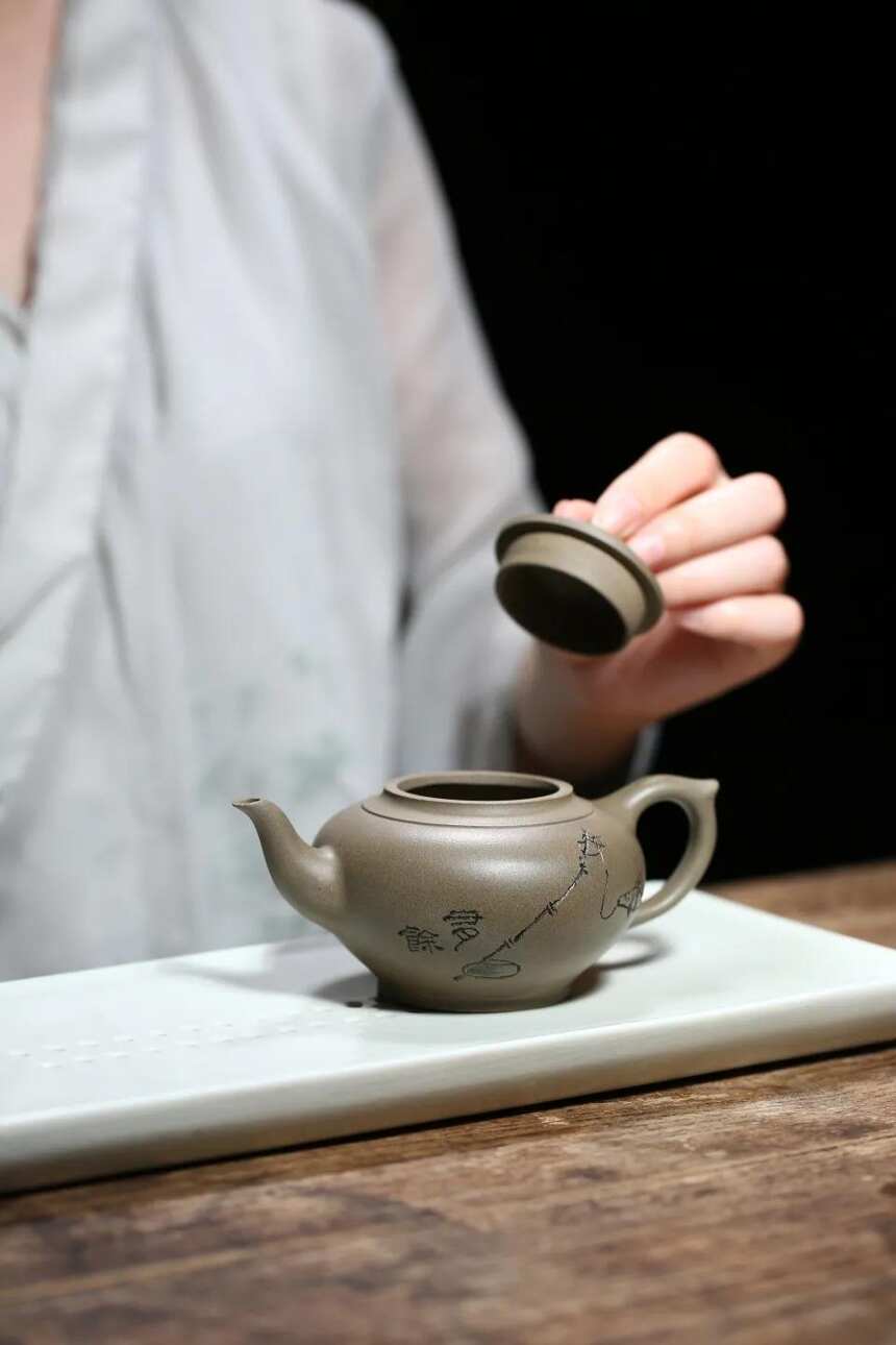 蟹壳青段「笑樱」260cc，工艺美术师，宜兴原矿紫砂茶壶