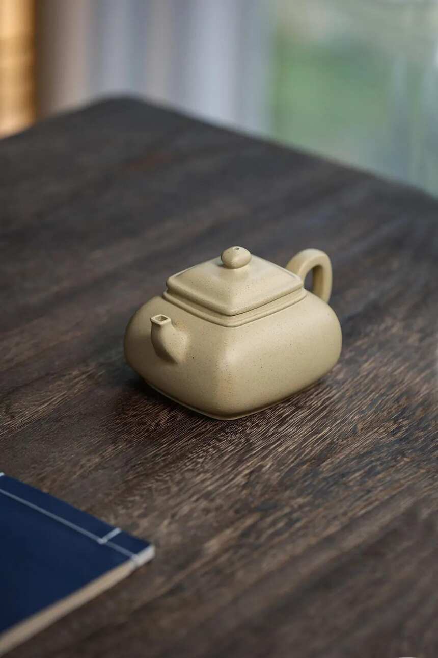 全手工憨方·本绿·270cc·14孔·方刚（制）宜兴原矿紫砂茶壶