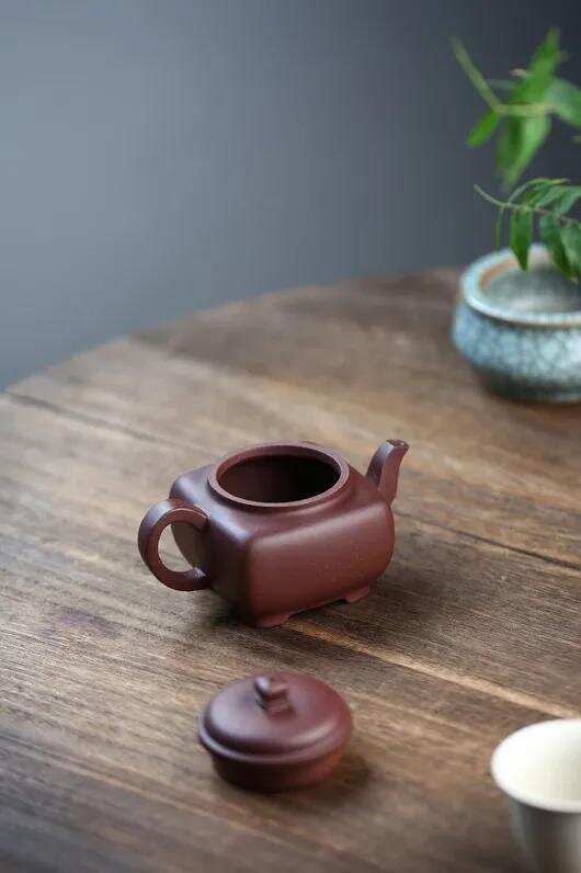 《四方壶》国工艺美术师 鲍玉华 宜兴原矿紫砂茶壶
