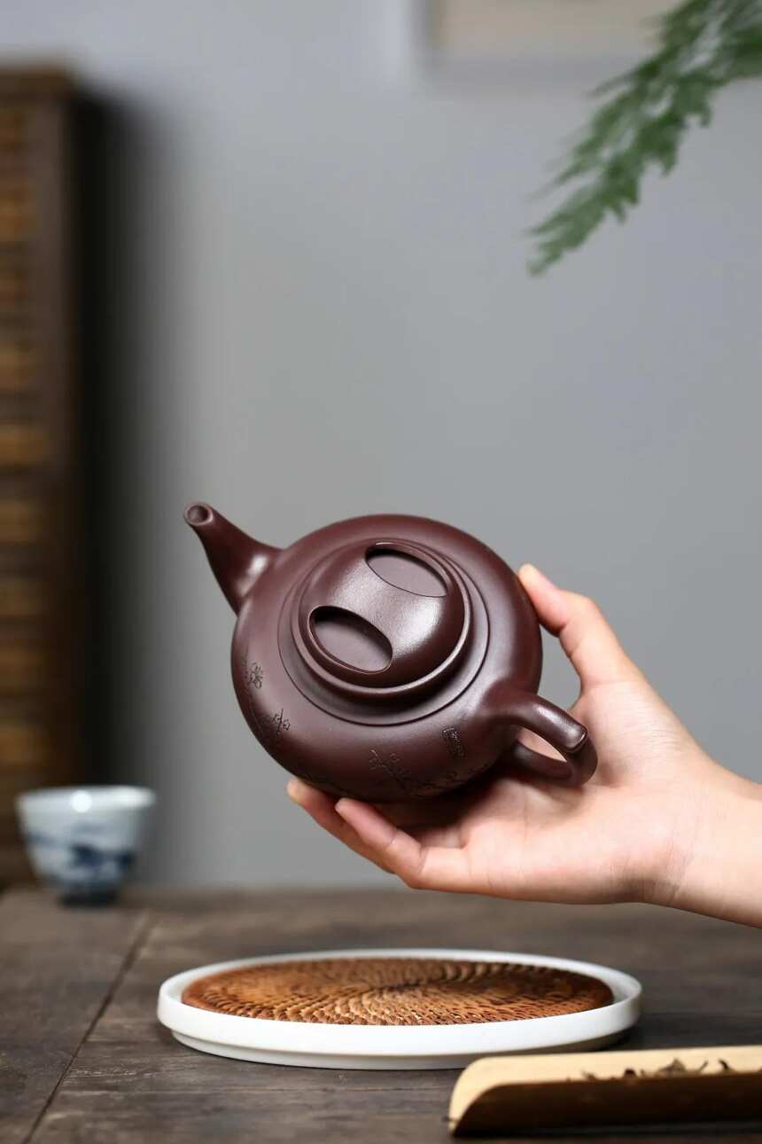 《牛盖笑樱》国工艺美术师 鲍玉华 宜兴原矿紫砂茶壶