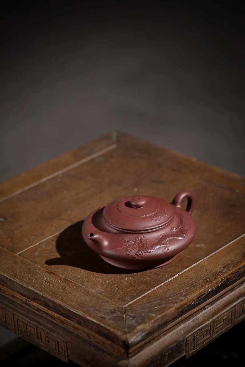 「龙凤虚扁 」王蓉，黄龙山原矿紫泥，350cc，宜兴原矿紫砂茶壶