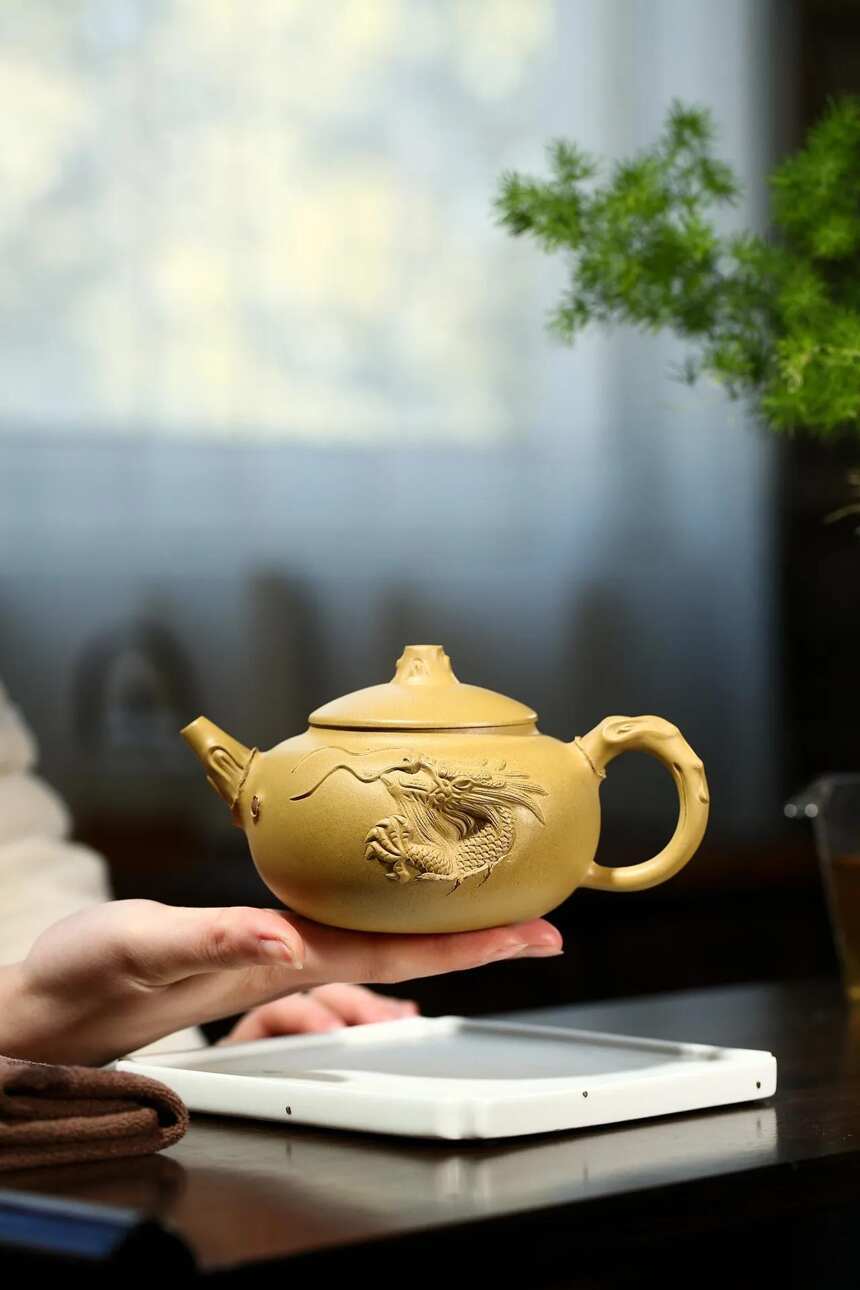 「隐龙」蒋爱英（国高工艺美术师）宜兴原矿紫砂茶壶