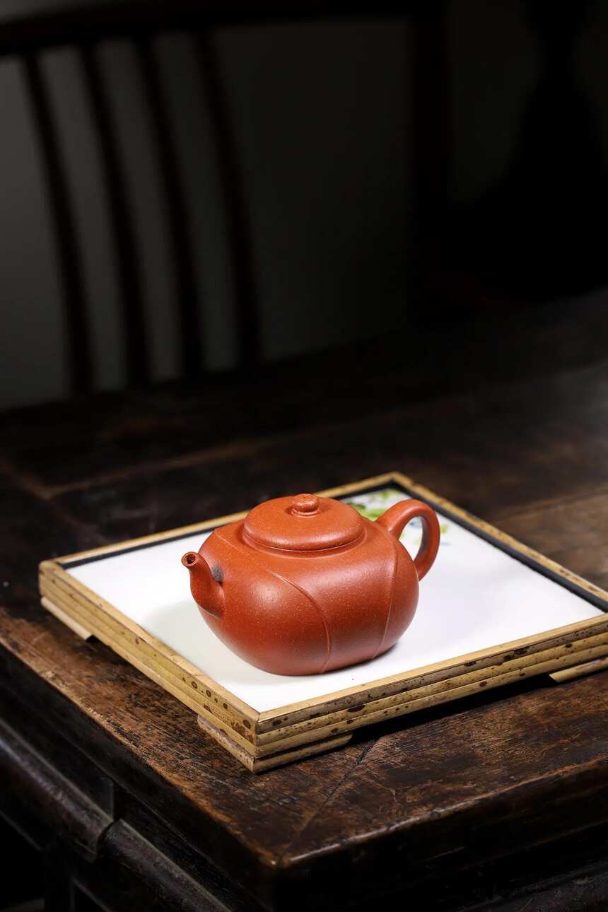 「玉带」殷俊雅 （国工艺美术员）宜兴原矿紫砂茶壶
