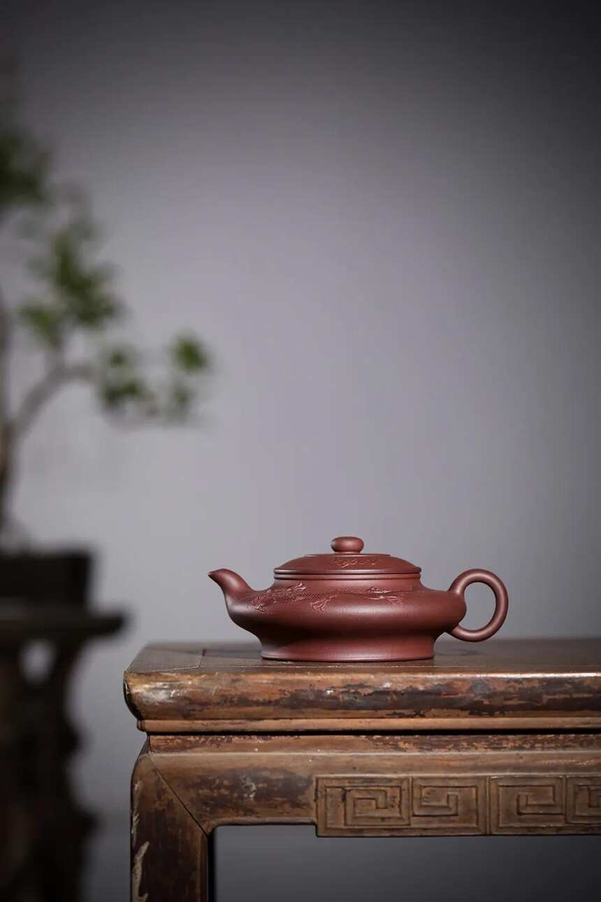 「龙凤虚扁 」王蓉，黄龙山原矿紫泥，350cc，宜兴原矿紫砂茶壶