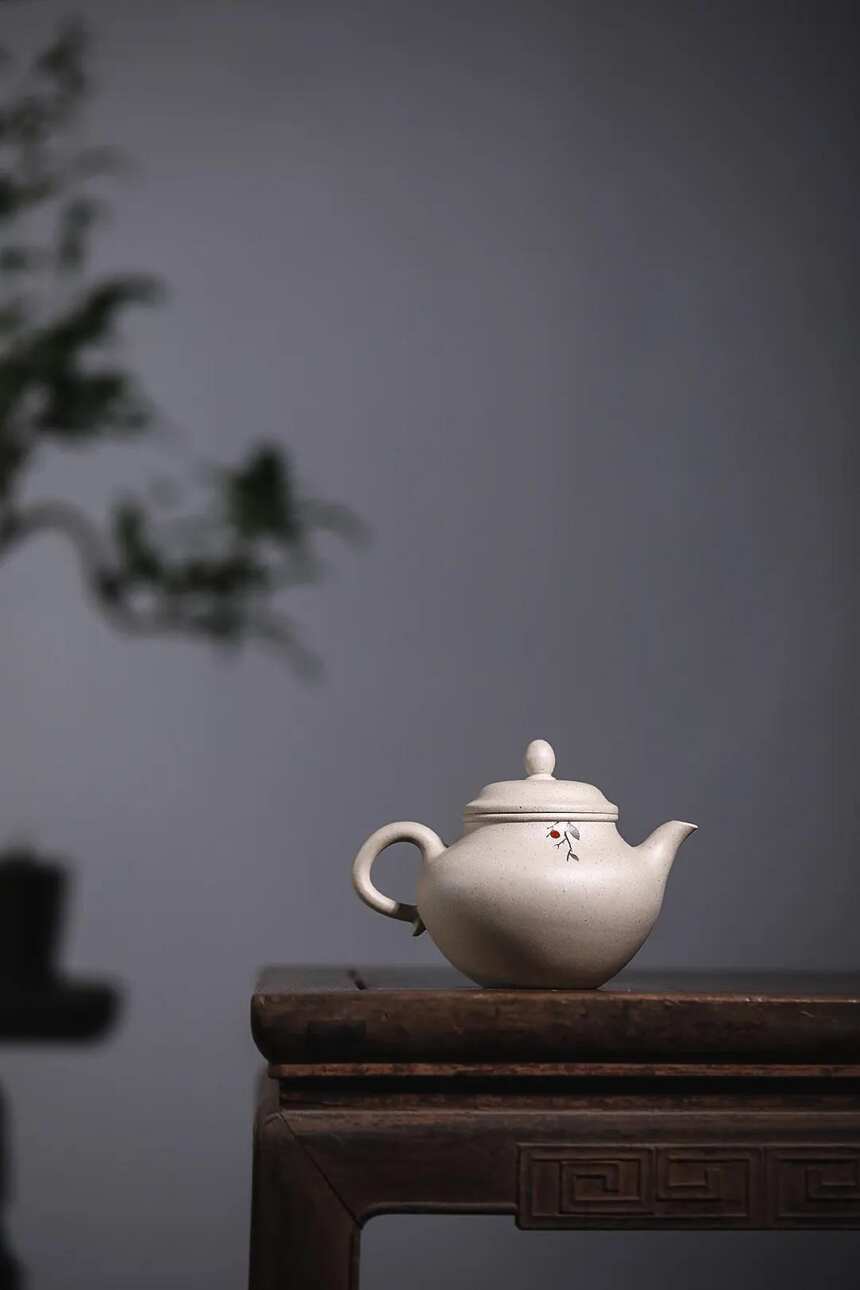 「秋水」共生矿白段，容量240cc 王蓉，宜兴原矿紫砂茶壶