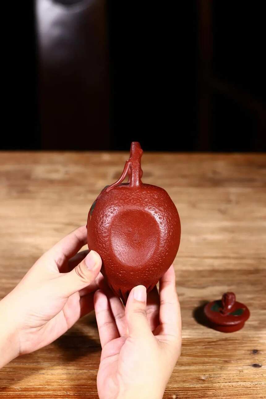 戴静波紫砂「佛手」壶是陶艺师们施法自然的成果310cc