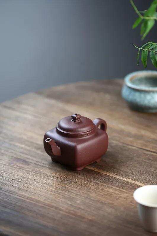 《四方壶》国工艺美术师 鲍玉华 宜兴原矿紫砂茶壶