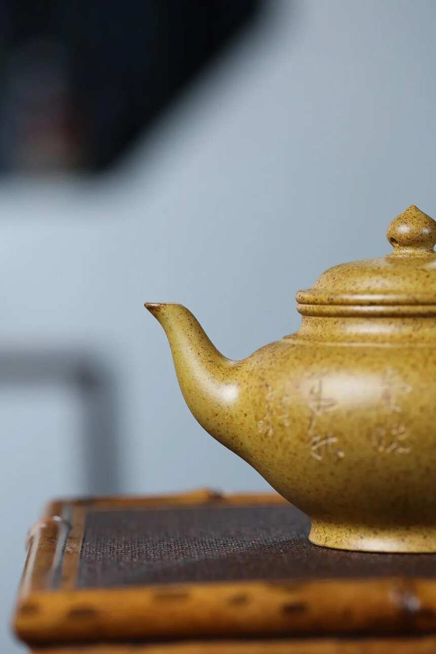 国工潘国新制作的宜兴原矿紫砂茶壶