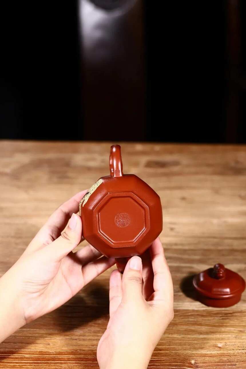 国高工戴静波老师新品「八方瑞兽」壶身呈八方形