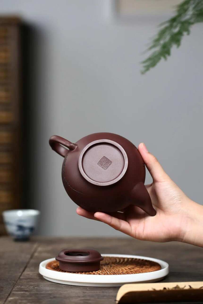 《牛盖笑樱》国工艺美术师 鲍玉华 宜兴原矿紫砂茶壶