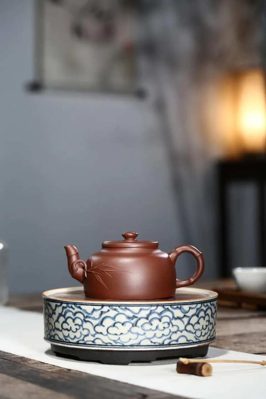 「半月」刘彩萍（国工艺美术师）宜兴原矿紫砂茶壶