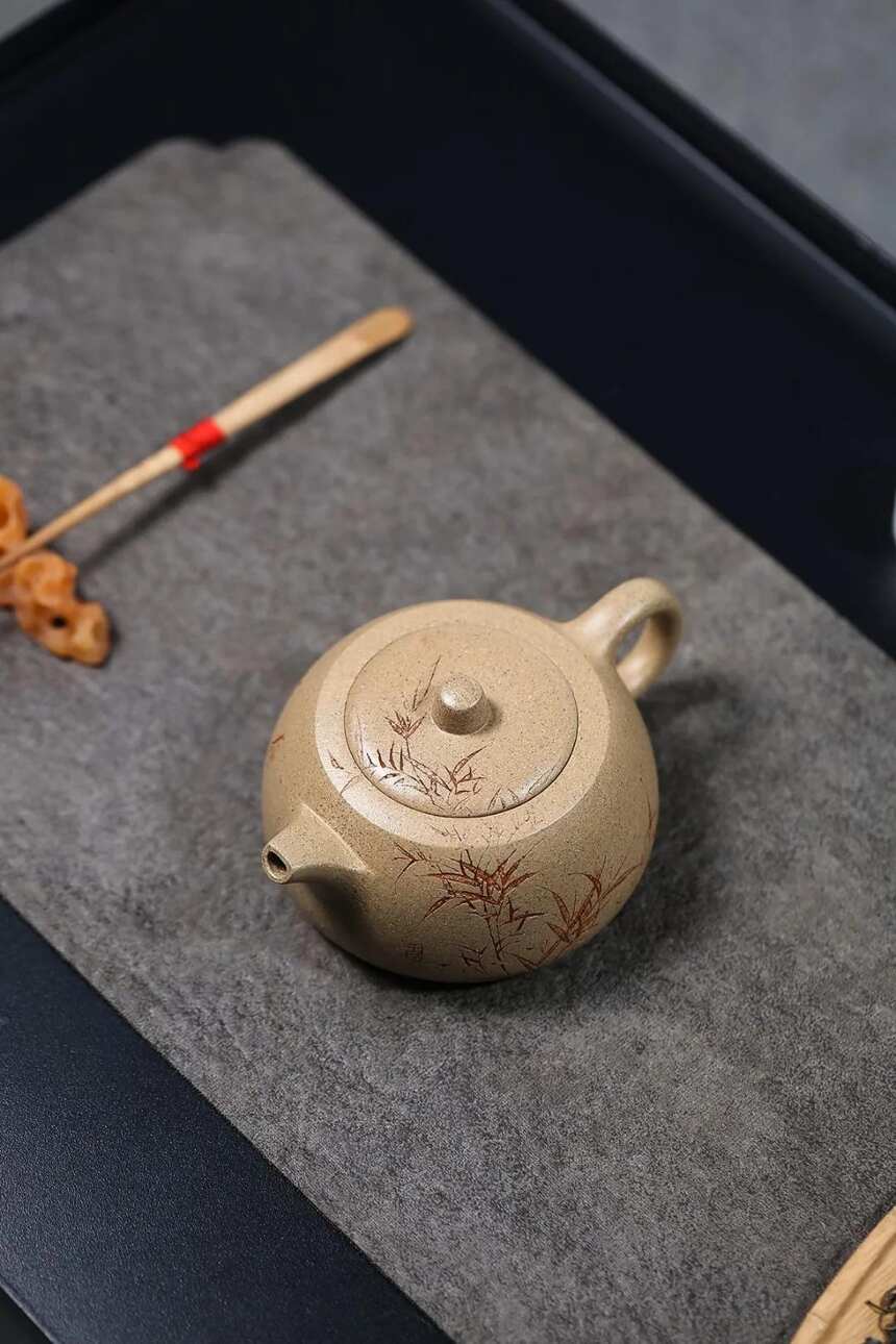 「竹韵井兰」高爱春，陆云雀，许涛，联合制作，宜兴原矿紫砂茶壶