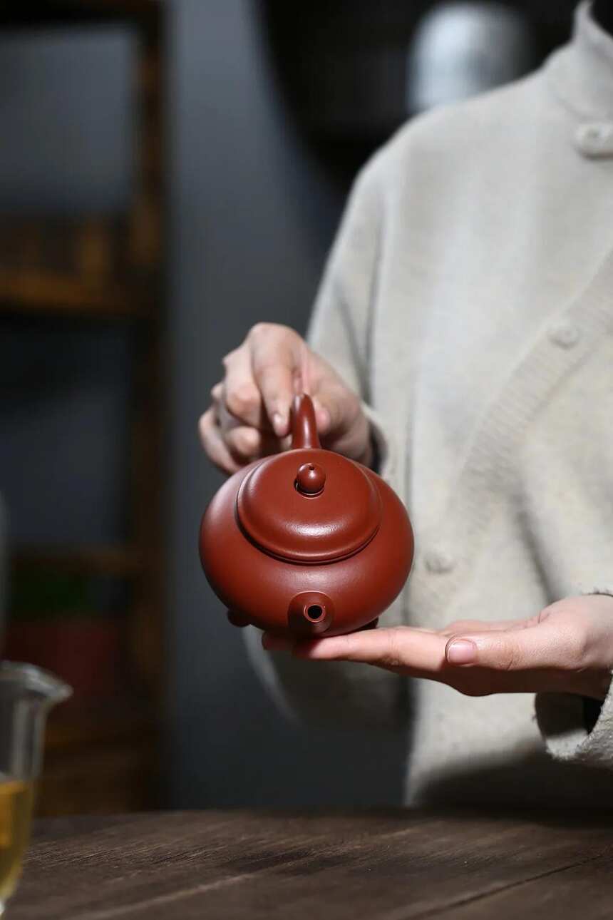 《三足水平》国工艺美术师 柯俊芬 宜兴原矿紫砂茶壶