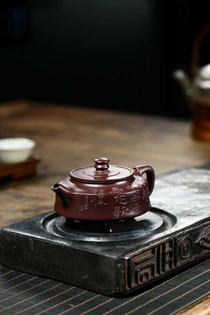 「三足周盘」老紫泥，容量180cc·9孔 宜兴原矿紫砂茶壶