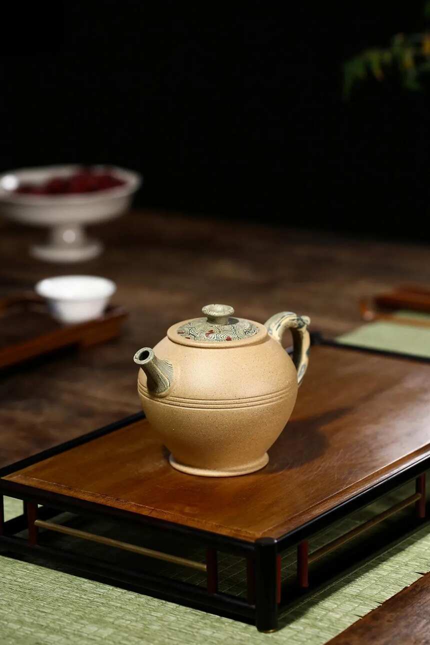 「线圆」刘彩萍（国工艺美术师）宜兴原矿紫砂茶壶