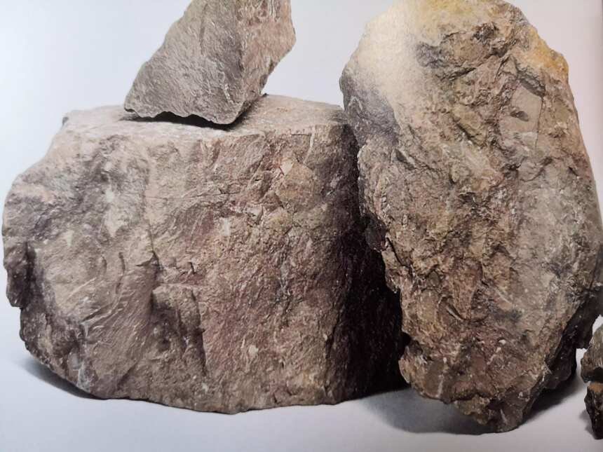 黄龙山红皮龙，是一款优质的紫砂原矿；如遇到，是缘分