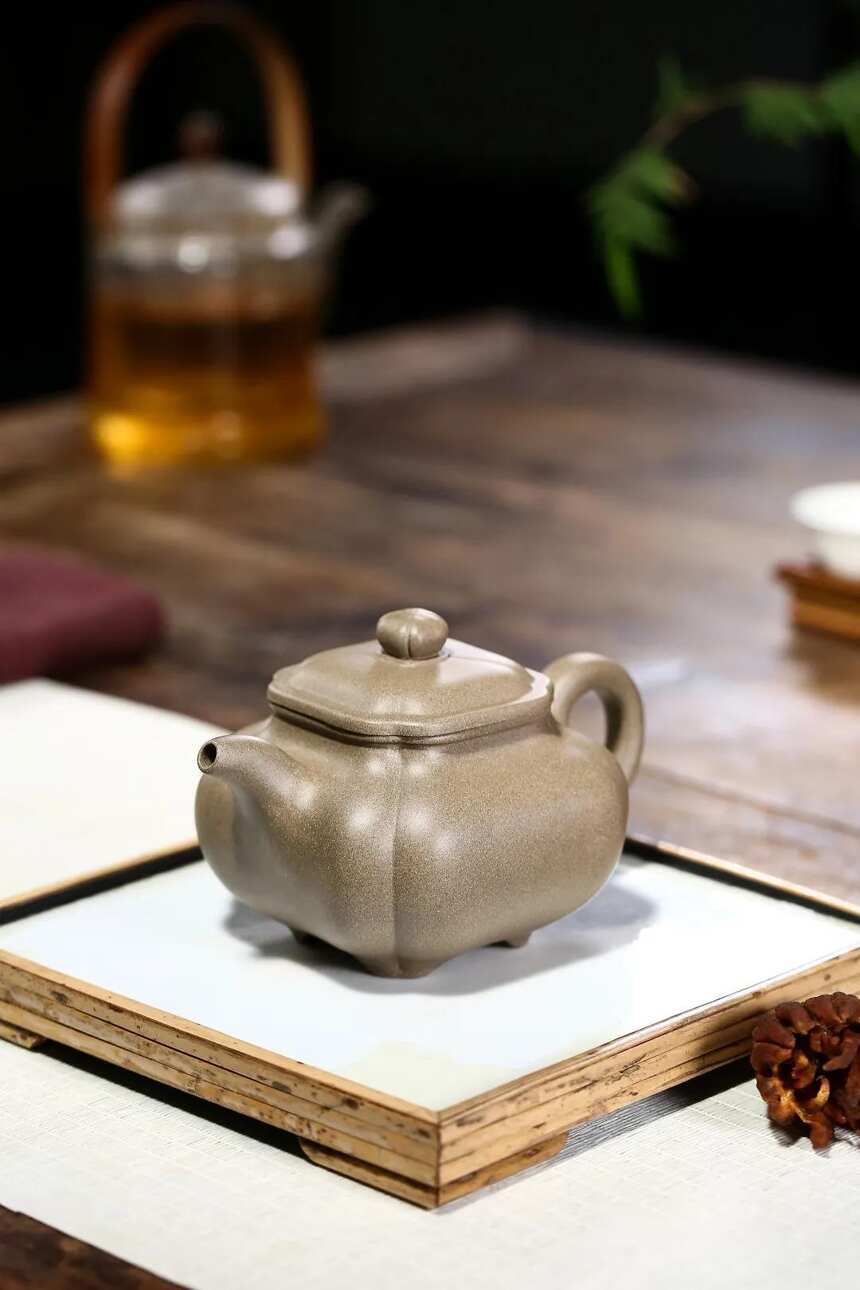 「筋纹仿古」刘彩萍（国工艺美术师）宜兴原矿紫砂茶壶