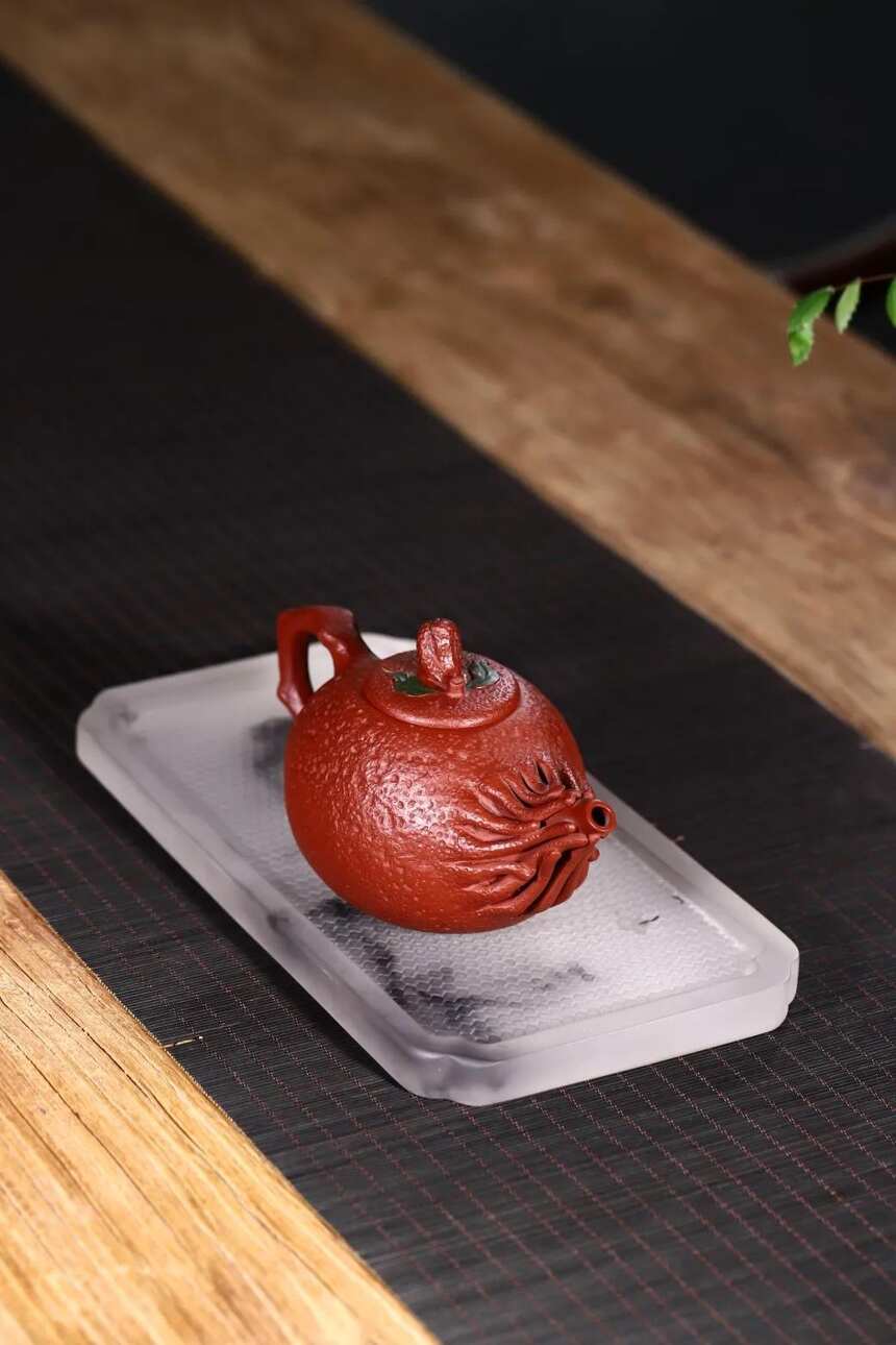 戴静波紫砂「佛手」壶是陶艺师们施法自然的成果310cc