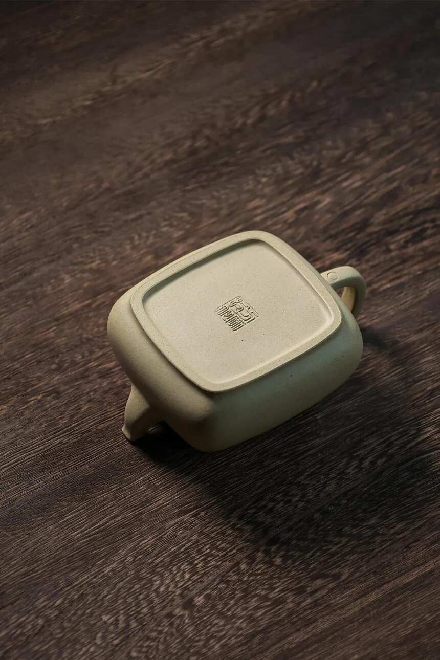 全手工憨方·本绿·270cc·14孔·方刚（制）宜兴原矿紫砂茶壶