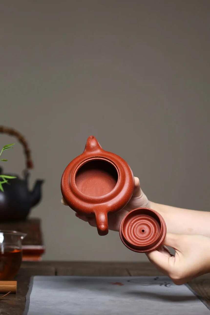 「水滴」殷俊雅 （国工艺美术员）宜兴原矿紫砂茶壶