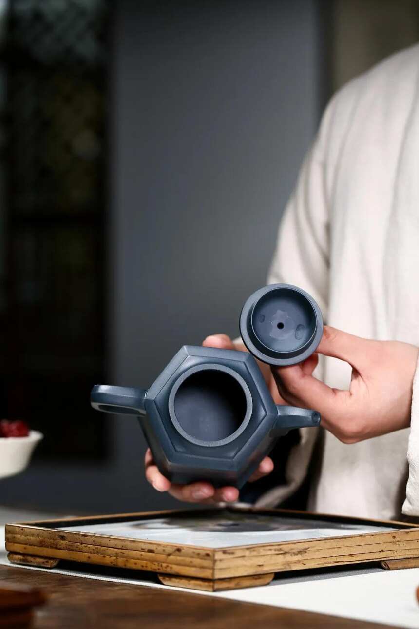 「高六方」刘彩萍（国工艺美术师）宜兴原矿紫砂茶壶