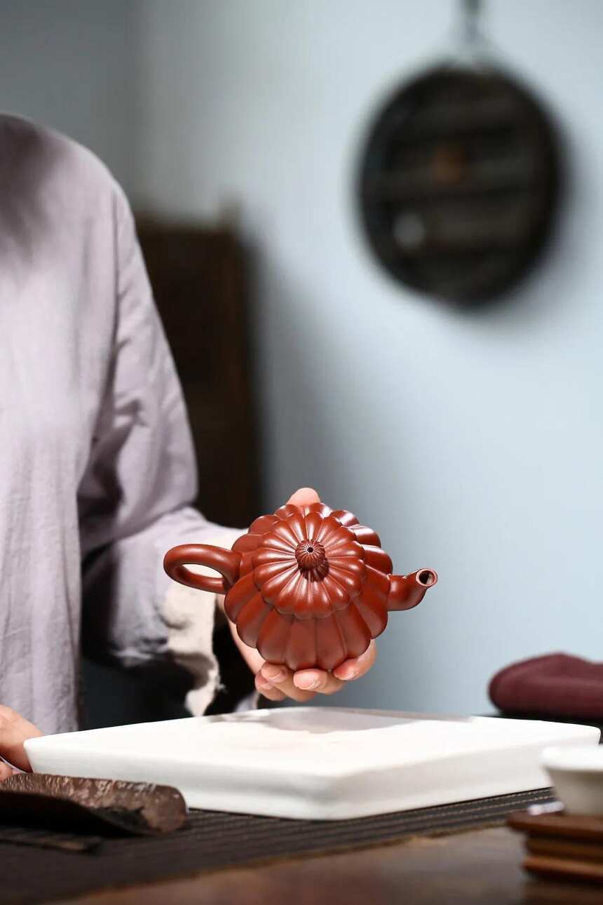 「筋纹菊瓣」范俊华（国助理工艺美术师）宜兴原矿紫砂茶壶