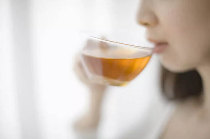 一个成年人一天饮多少量的茶最为健康？