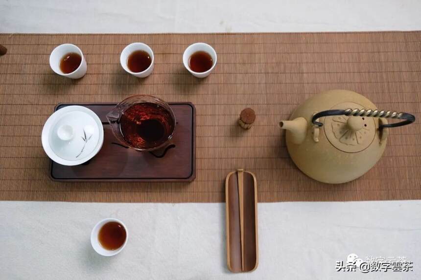 普洱茶汤中的呈味物质——苦、涩、甜、鲜的形成