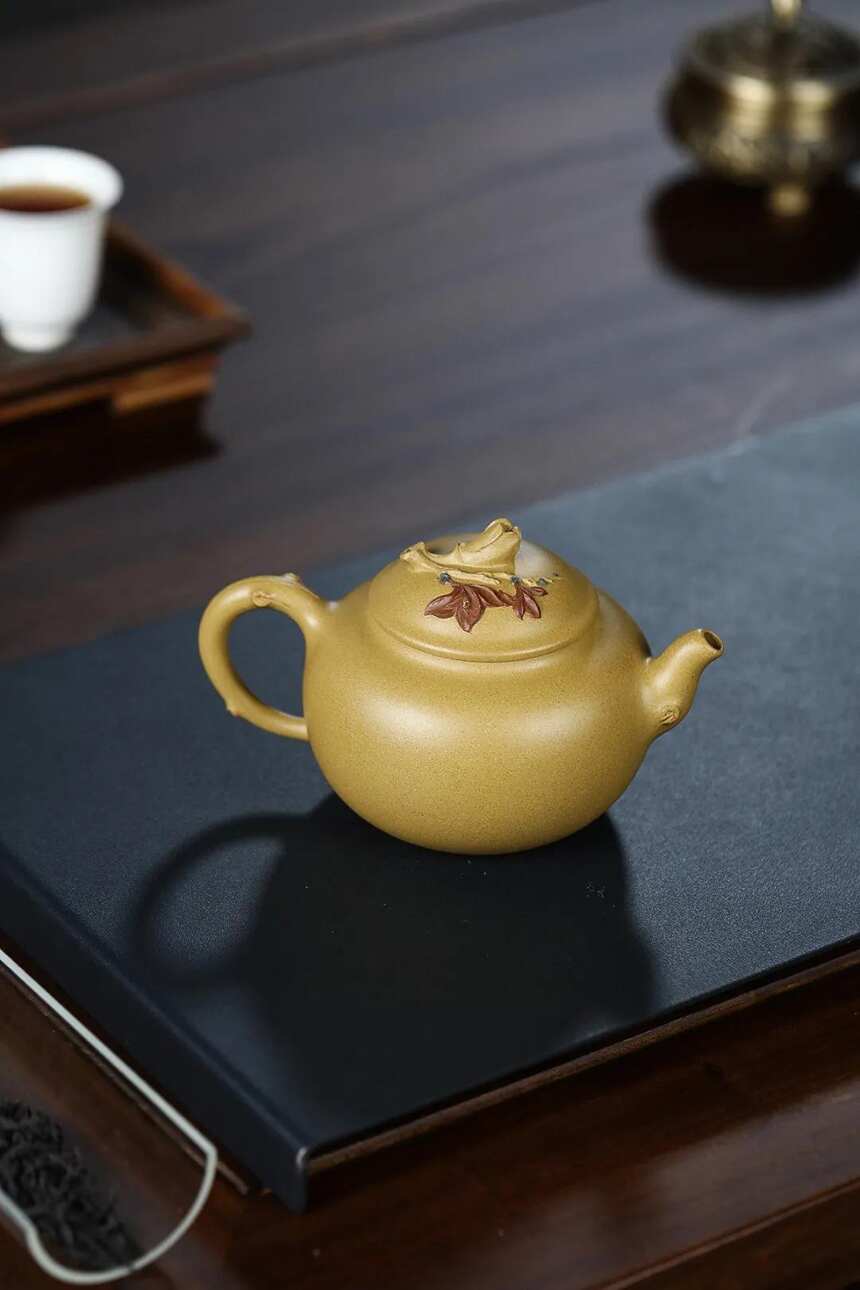 范微琴（国高工艺美术师）花趣 宜兴原矿紫砂茶壶