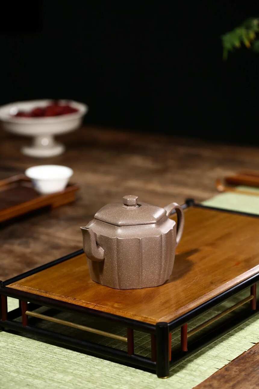 「镜菱」储卫珍（国工艺美术师）宜兴原矿紫砂茶壶