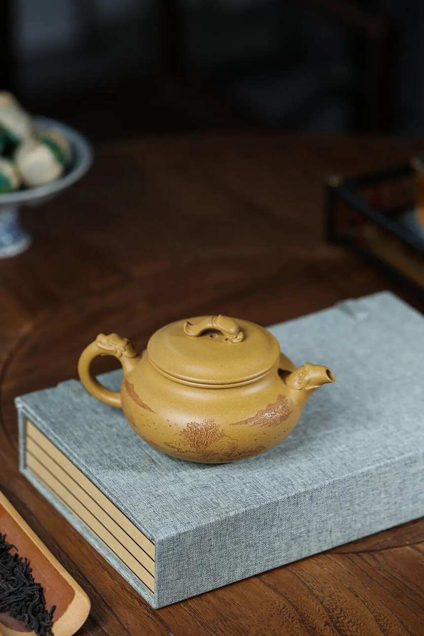 双国工潘国新和许涛强强联手制作的宜兴原矿紫砂茶壶