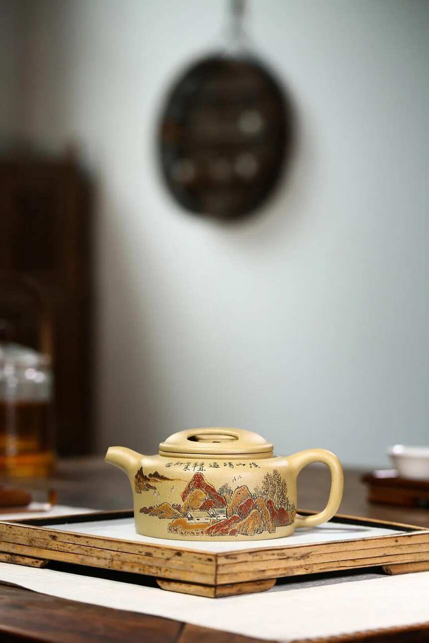 「山水牛盖」宜兴原矿堆花彩绘紫砂茶壶