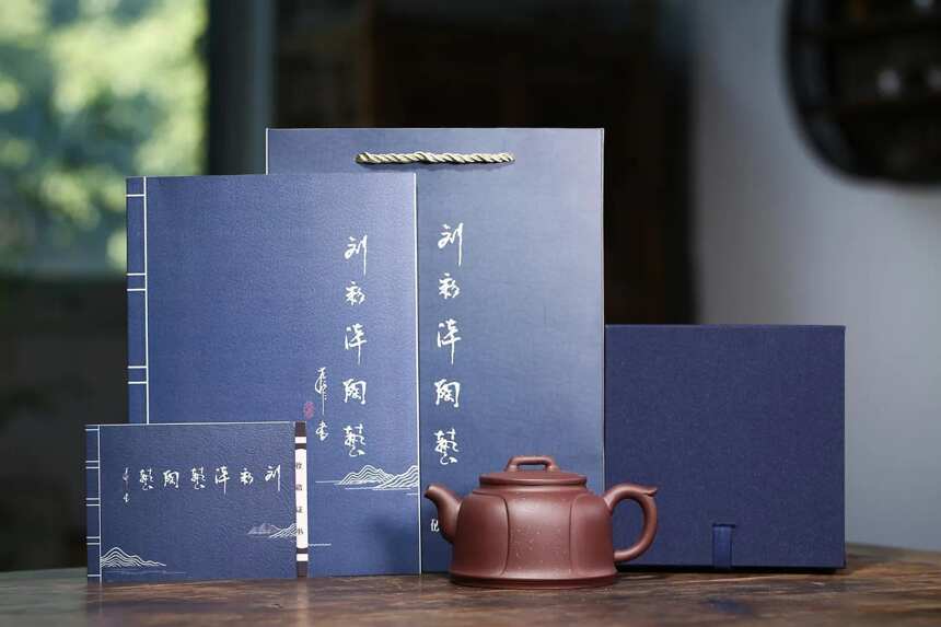 「金砂玉带」刘彩萍（国工艺美术师）宜兴原矿紫砂茶壶