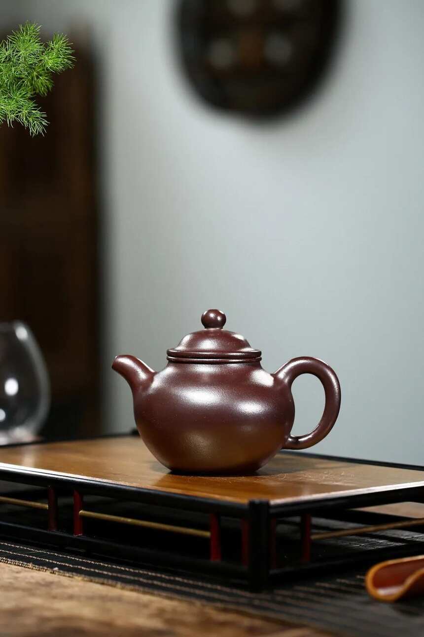 「莲子」刘彩萍（国工艺美术师）宜兴原矿紫砂茶壶