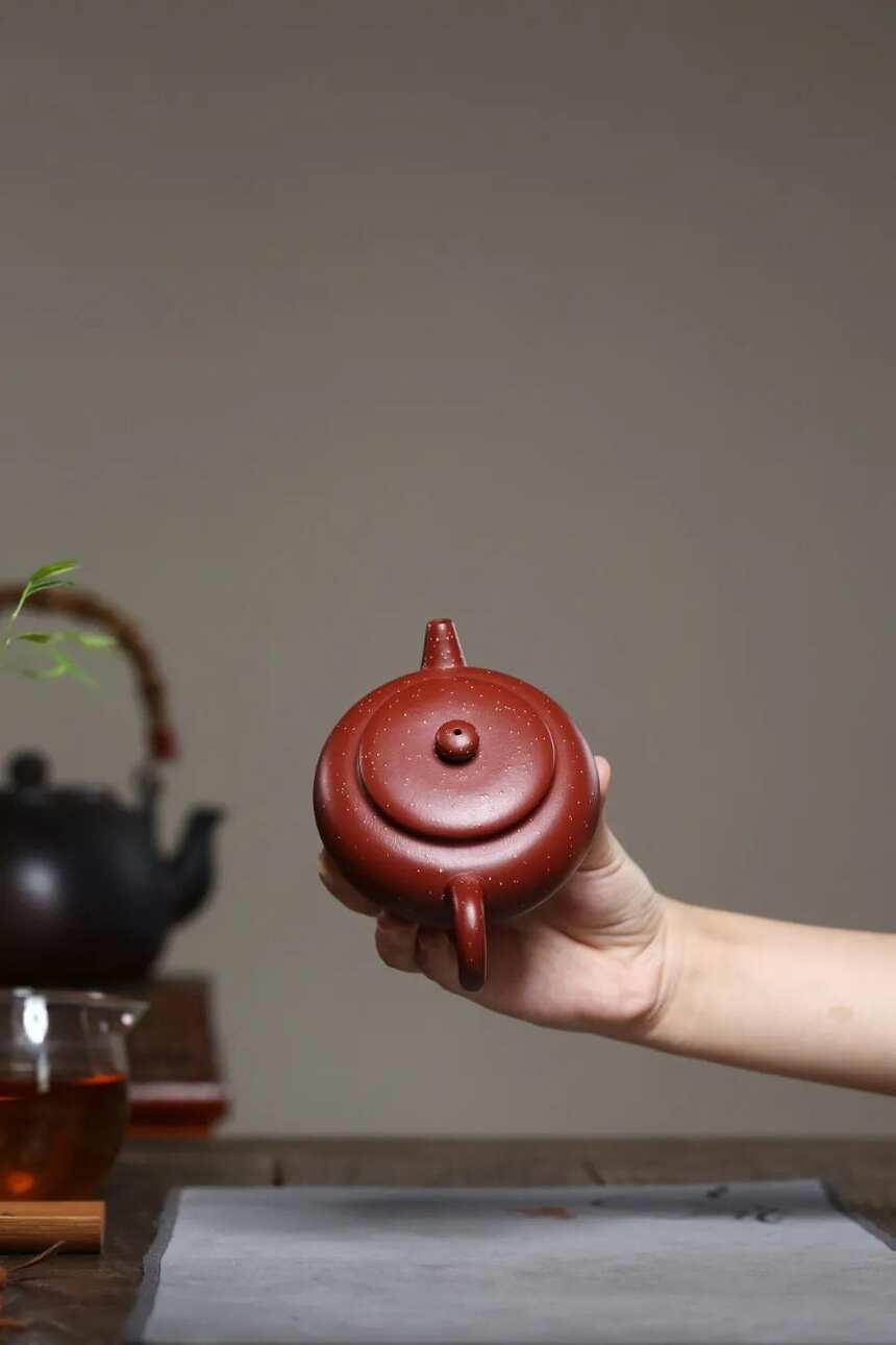 「铺砂扁鼓」殷俊雅（国工艺美术员）宜兴原矿紫砂茶壶