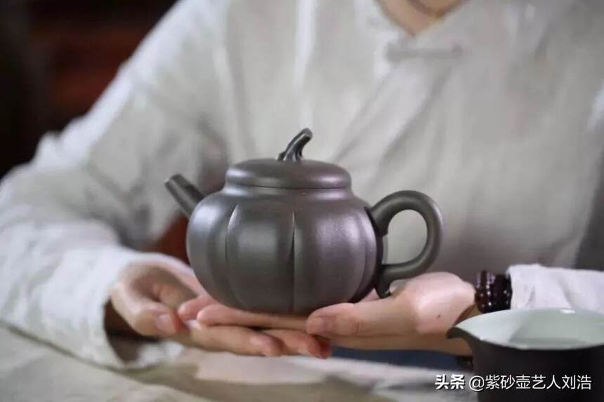 都在问用紫砂壶喝茶好喝的秘密在哪里？告诉你吧