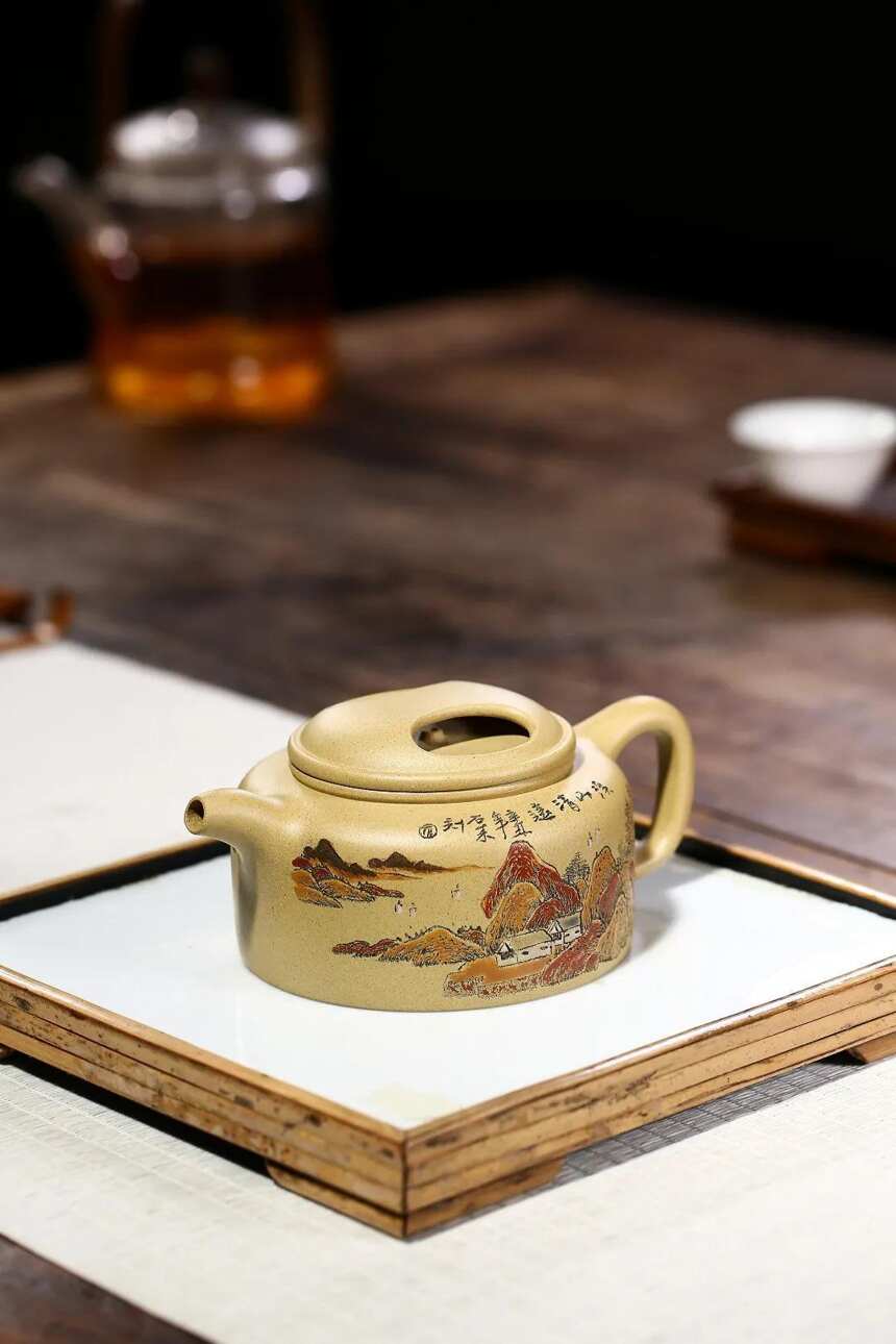 「山水牛盖」宜兴原矿堆花彩绘紫砂茶壶