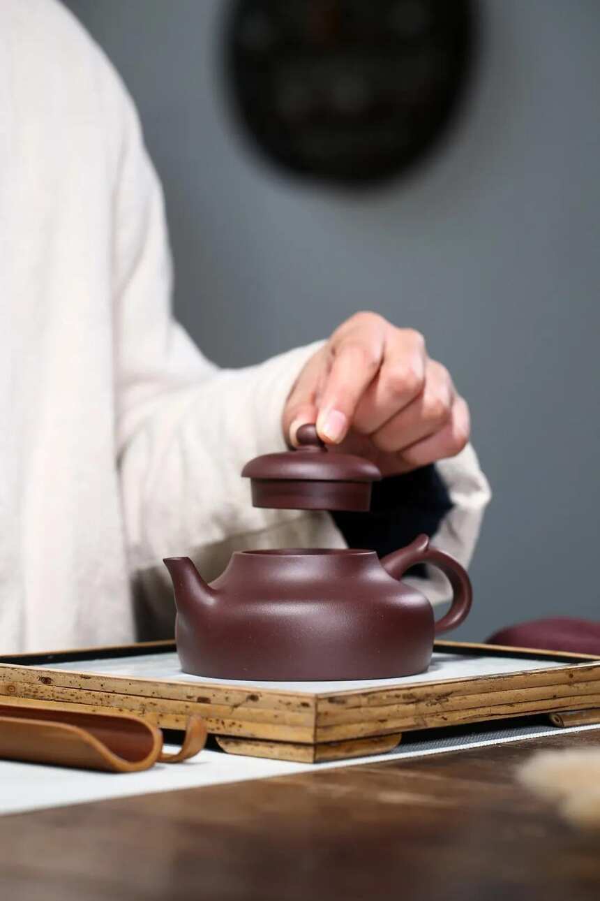 「含香」许响新（国助理工艺美术师）宜兴原矿紫砂茶壶