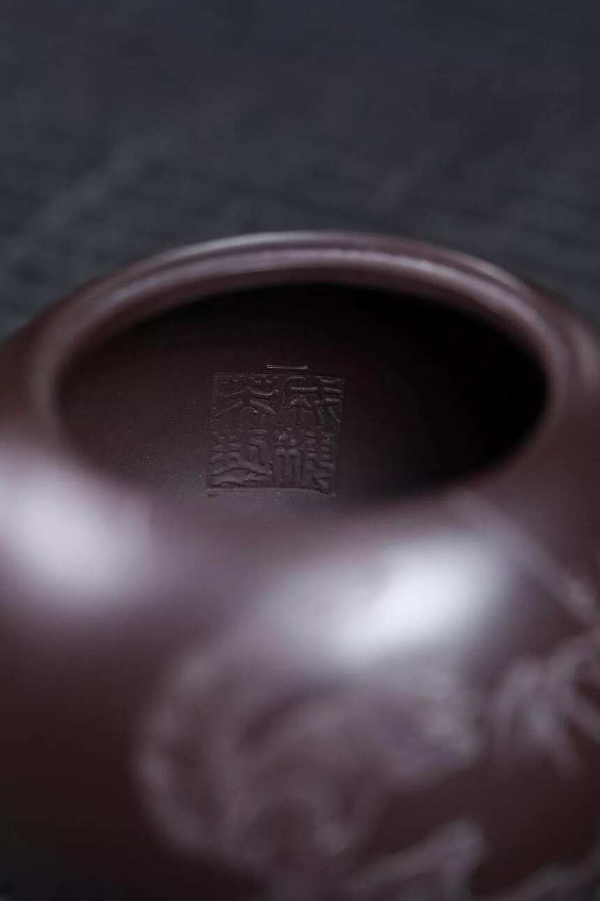「刻绘西施」͏ 成梅英，宜兴原矿紫砂茶壶