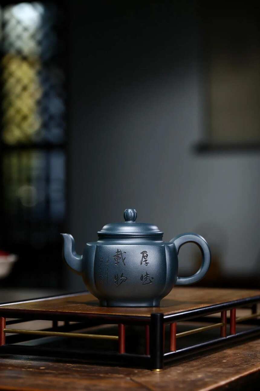 「宫灯」刘彩萍（国工艺美术师）宜兴原矿紫砂茶壶
